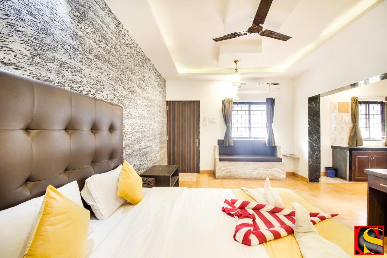 Candolim Sands Hotel ภายนอก รูปภาพ