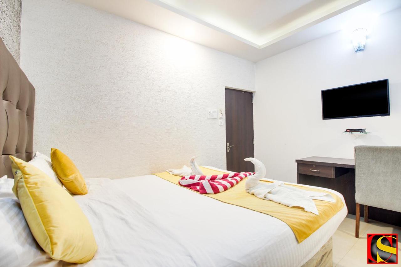 Candolim Sands Hotel ภายนอก รูปภาพ