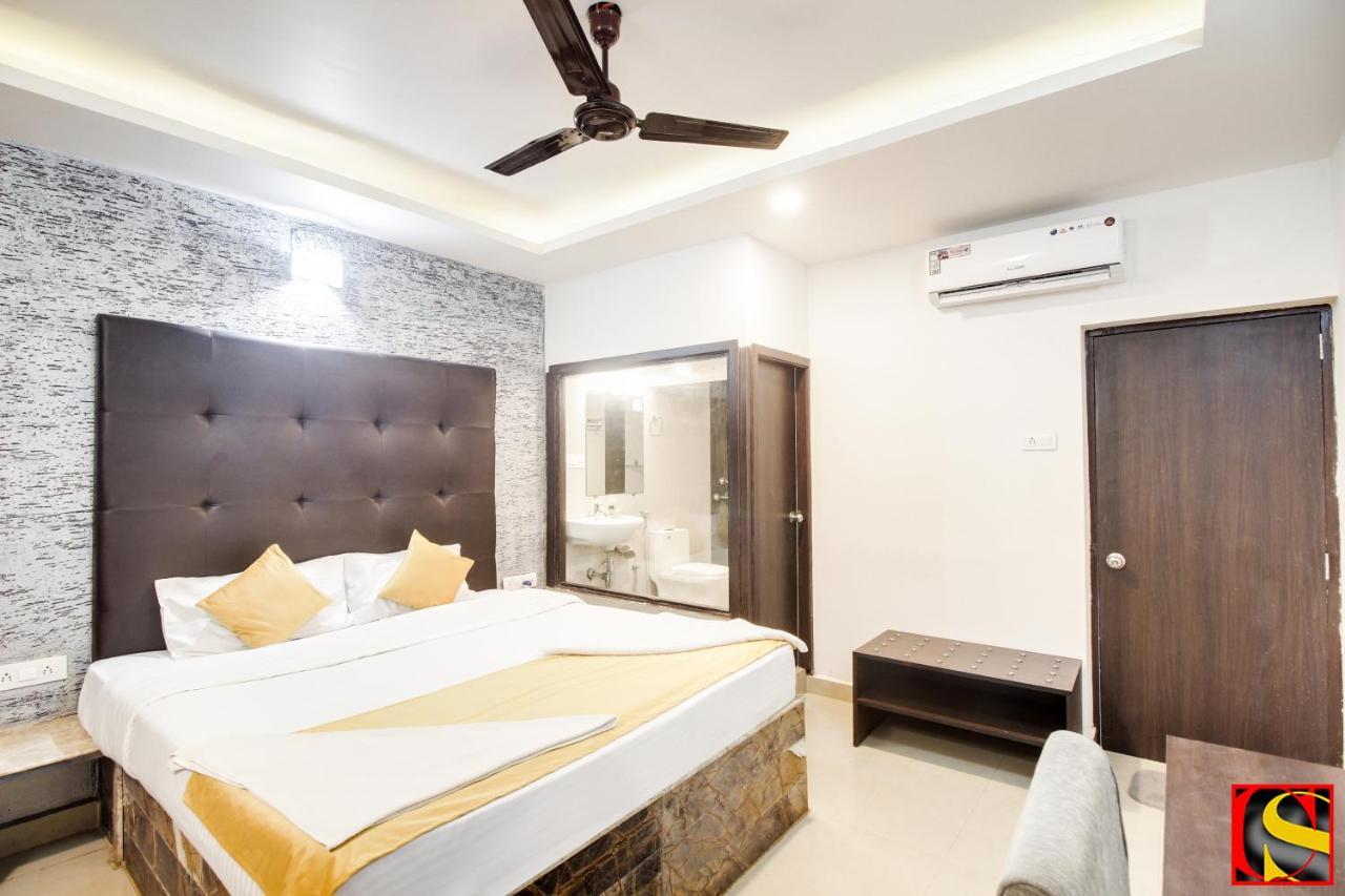 Candolim Sands Hotel ภายนอก รูปภาพ