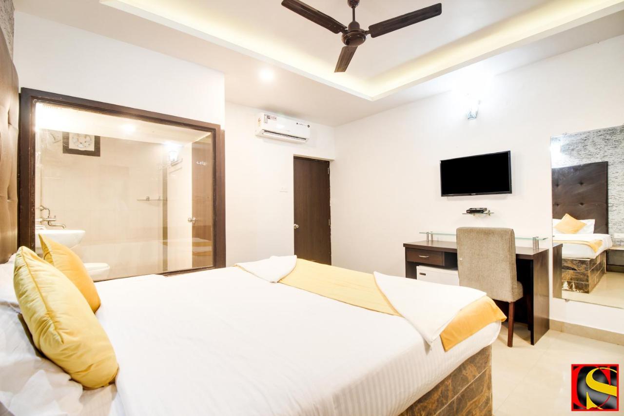 Candolim Sands Hotel ภายนอก รูปภาพ