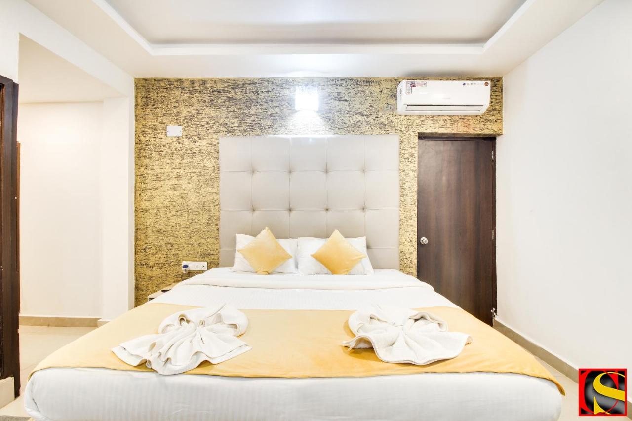 Candolim Sands Hotel ภายนอก รูปภาพ