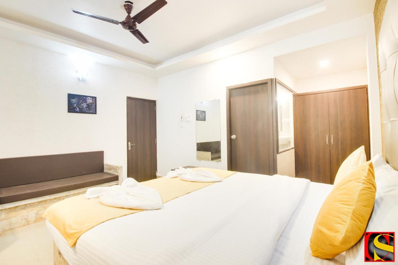 Candolim Sands Hotel ภายนอก รูปภาพ